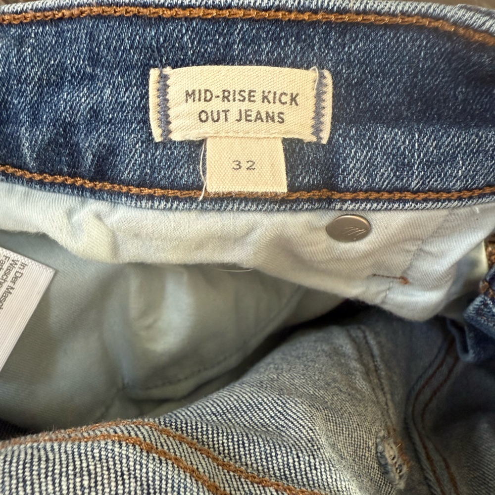 Mid Rise Kick Out Jeans - Picture 2 of 3